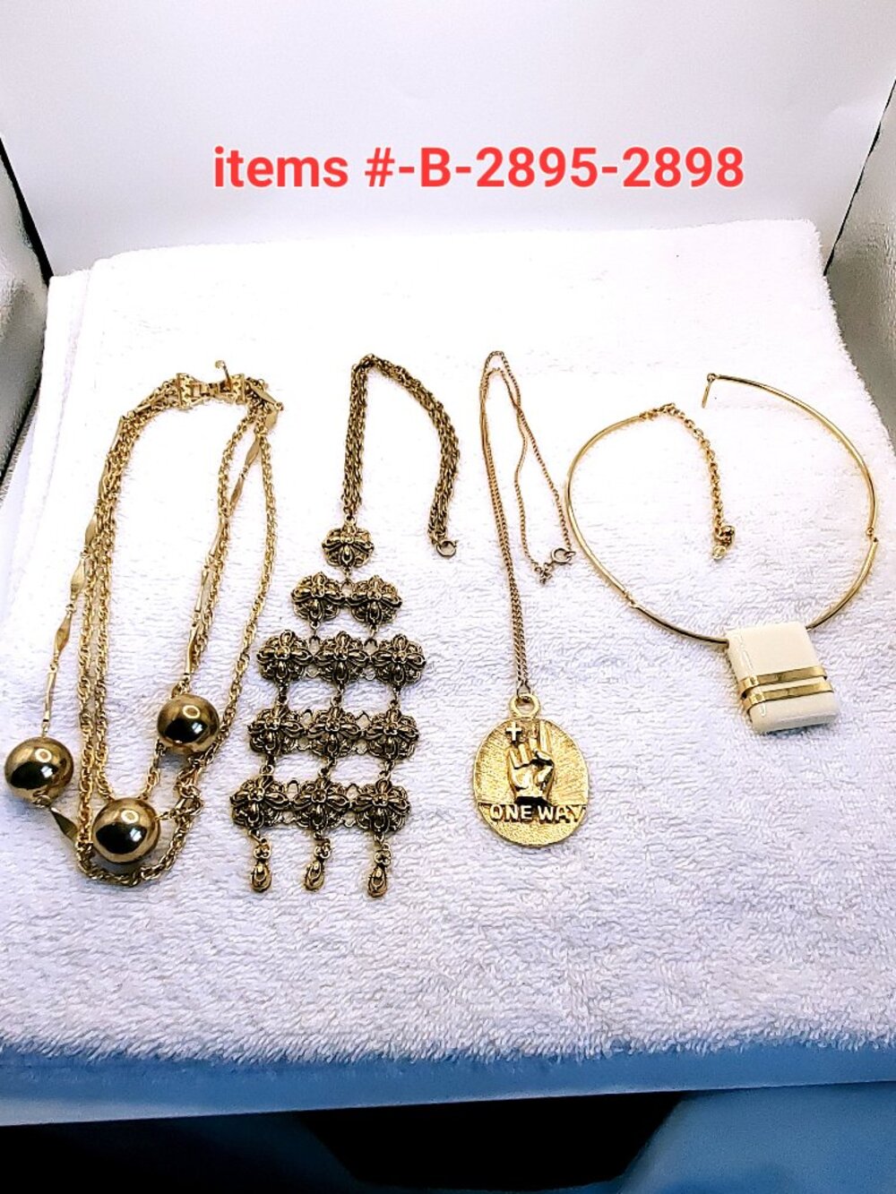 4 Vintage Gold-tone Necklaces, items # B-2895-2898,.  wt.  173 grams.